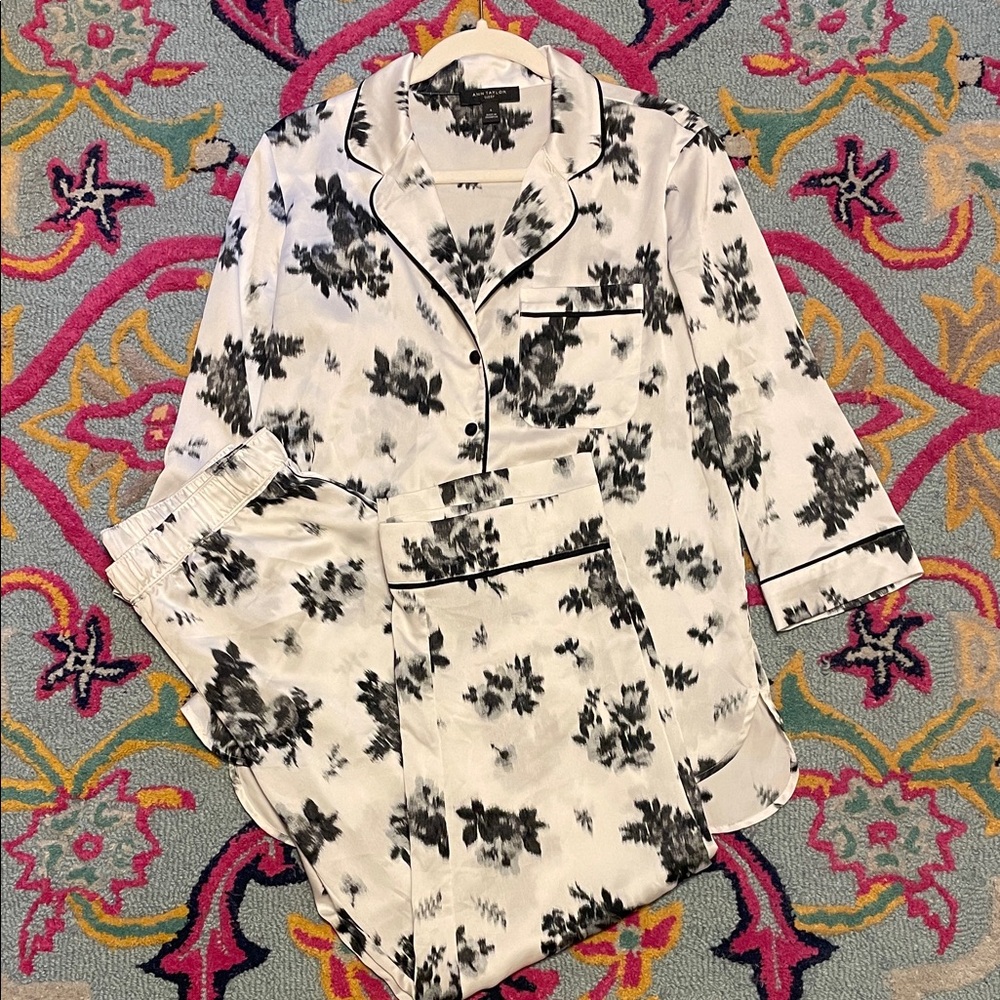 Ann Taylor Black & White Floral Satin Pajama Set